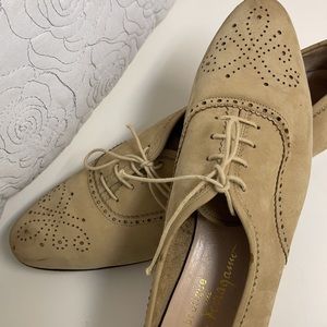 Salvatore Ferragamo beige suede wingtip flats 8.5N